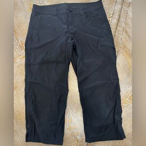 EDDIE BAUER Black Cropped Hiking Pants  Waist 32” Inseam 20” Size 8 Pockets